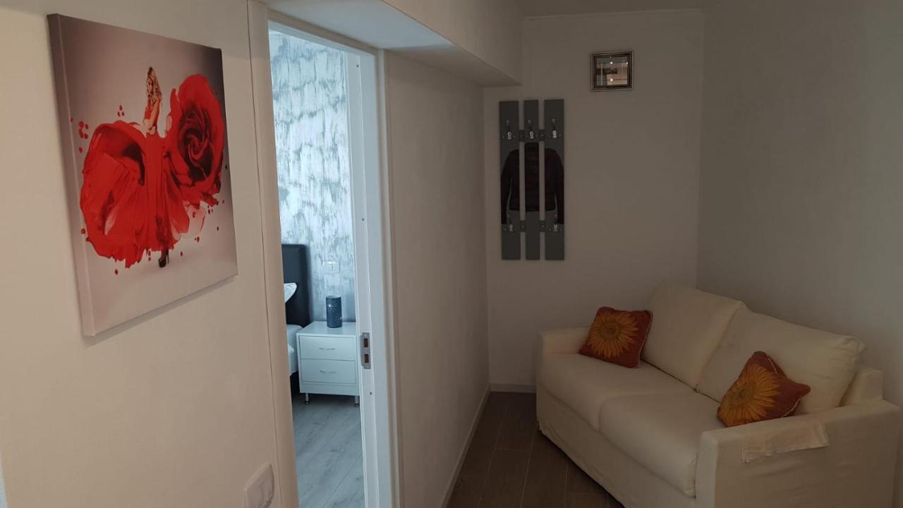Water Lily Apartment - Self Check-In Oradea Dış mekan fotoğraf