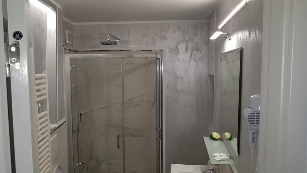 Water Lily Apartment - Self Check-In Oradea Dış mekan fotoğraf